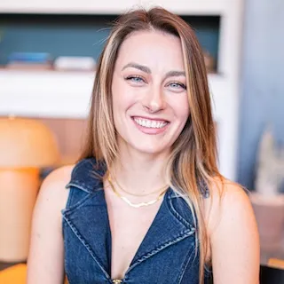 Sarah Simpson, Agent in  - Compass