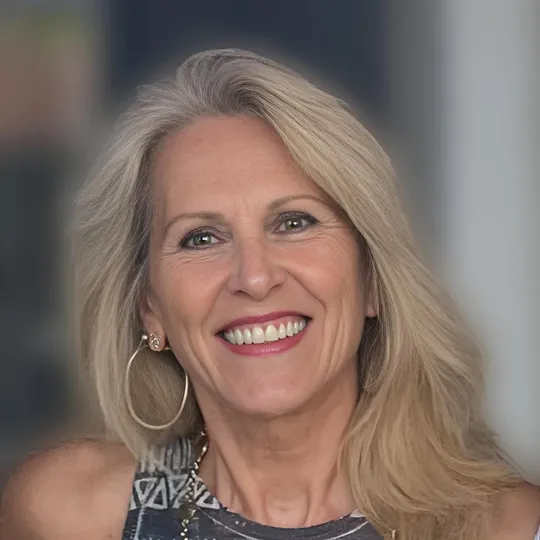 Edie Halenbeck, Agent in  - Compass