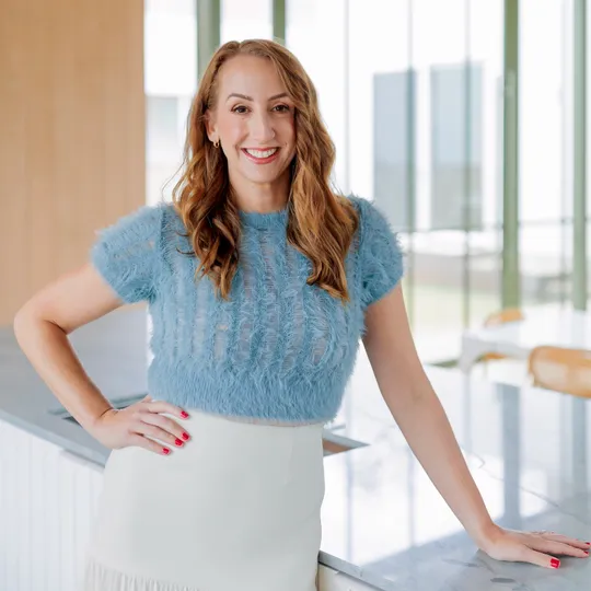 Lindsay Neuren, Agent in  - Compass