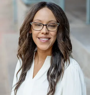 Chelley Lenz, Agent in  - Compass