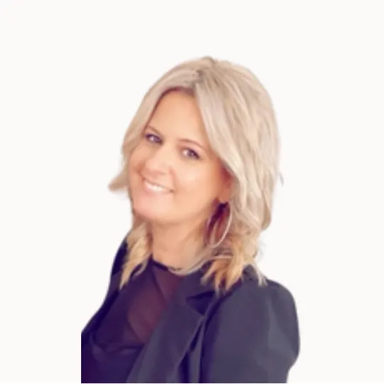 Sarah Faraci-Gomez, Agent in  - Compass