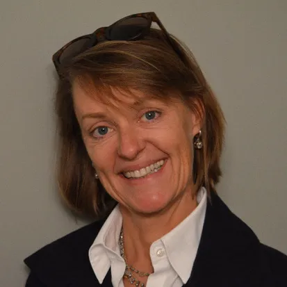 Tinka Shaw, Agent in  - Compass