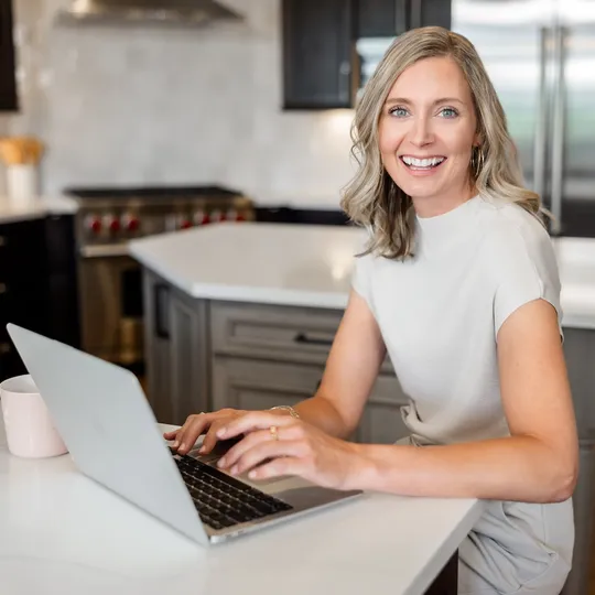 Kim Kimmig, Agent in  - Compass