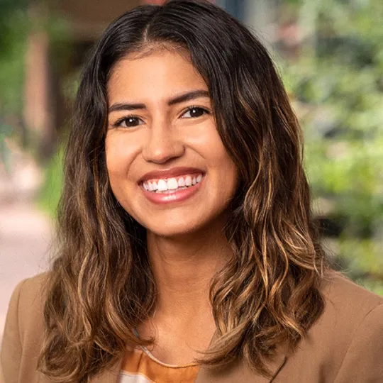 Sofia Luna, Agent in  - Compass