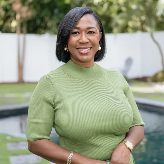 Michelle Bell, Agent in  - Compass