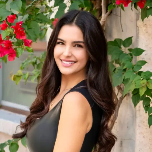 Lauren Holt, Agent in  - Compass