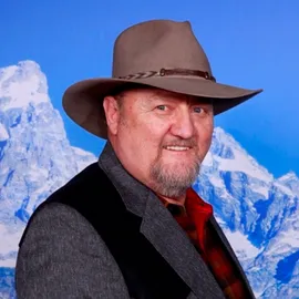 Oly Olson, Agent in  - Compass