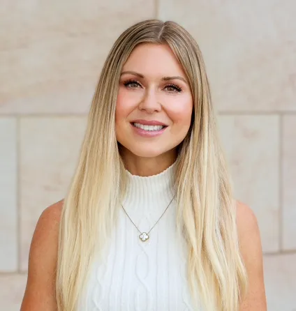 Erica Stenz, Agent in  - Compass