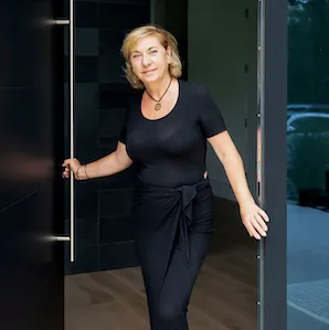 Mariella Malizia, Agent in  - Compass