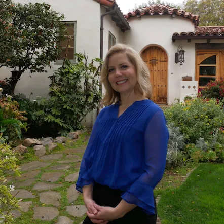 Sandi Rozman, Agent in  - Compass