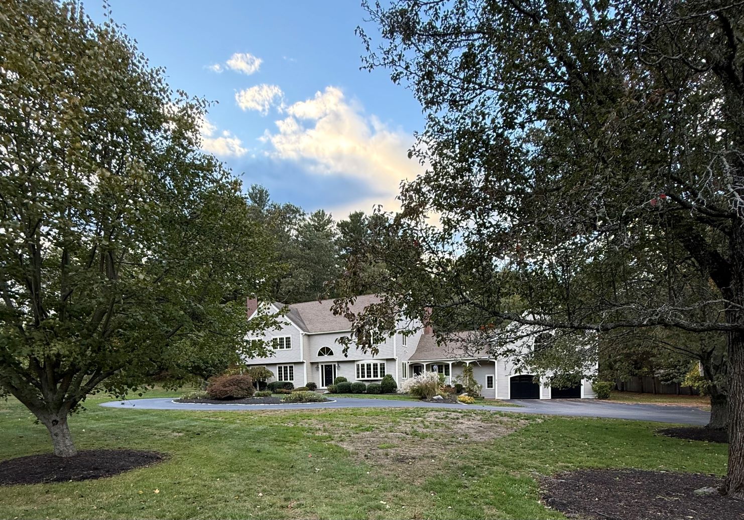  8 Southfield Dr, Dover, MA 02030