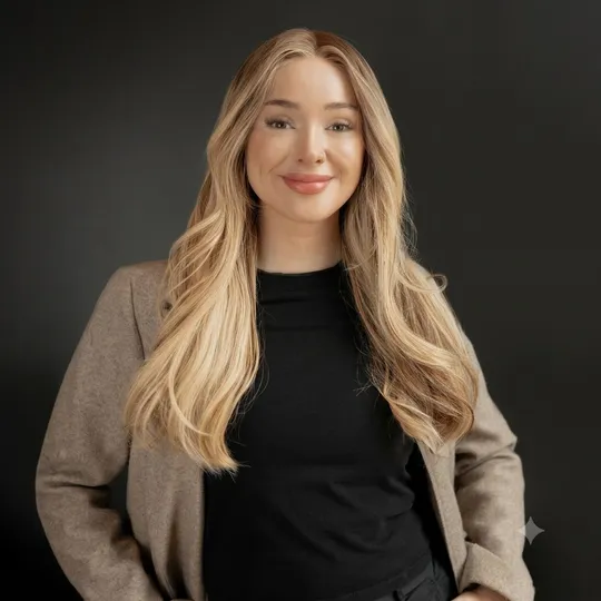 Cara Benak, Agent in  - Compass