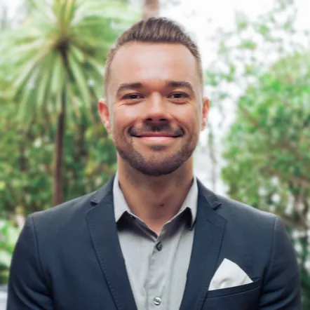 Ryan Salios, Agent in  - Compass