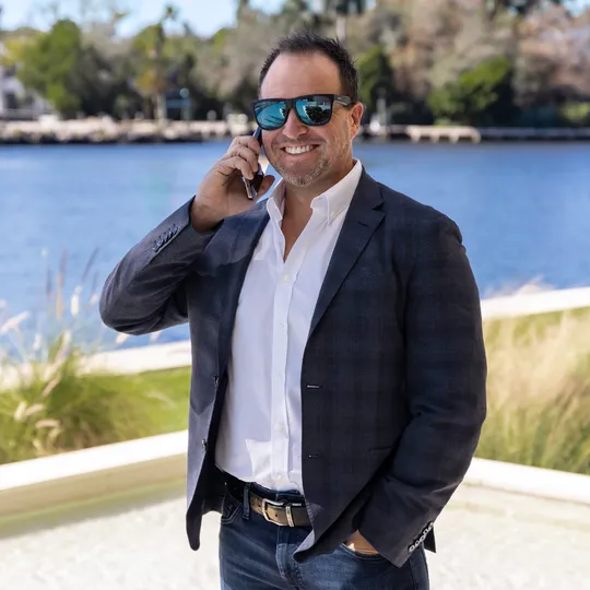 Ray Vorell, Agent in  - Compass