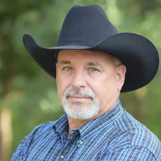 Mike Ustanik, Agent in  - Compass