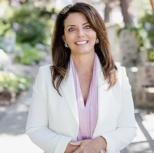 Lisa Hadzicki, Agent in  - Compass