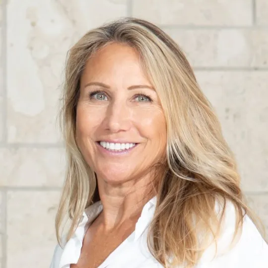 Marci DeClaris, Agent in  - Compass