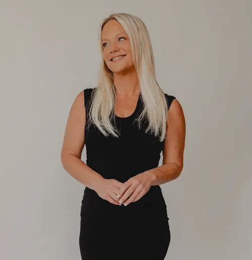 Heidi Gibson, Agent in  - Compass