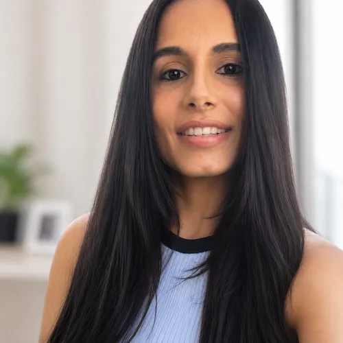 Zoya Alim, Agent in  - Compass