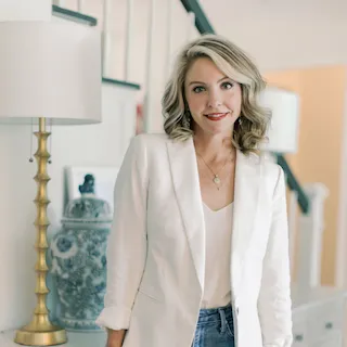 Britney Snyder, Agent in  - Compass