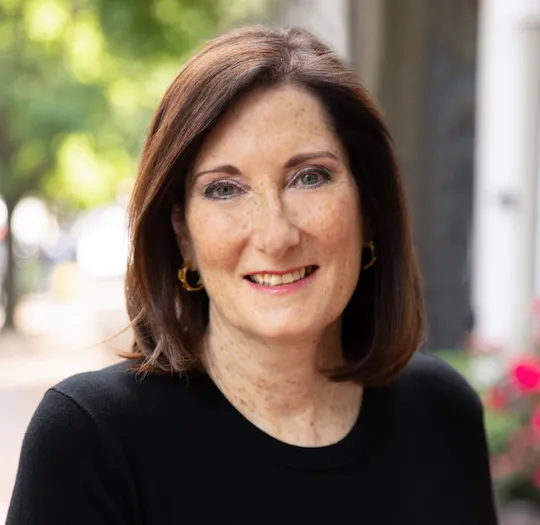 Laura Bach, Agent in  - Compass