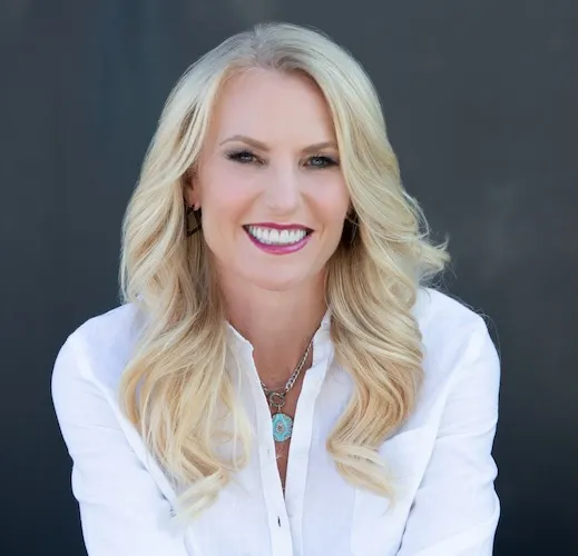 Amanda Lovato, Agent in  - Compass