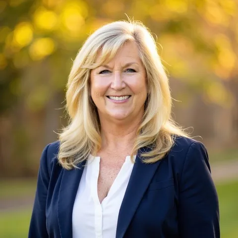 Jennifer McCardell, Agent in  - Compass