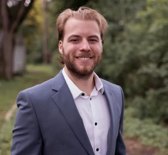 Blayne Skolnick, Agent in  - Compass