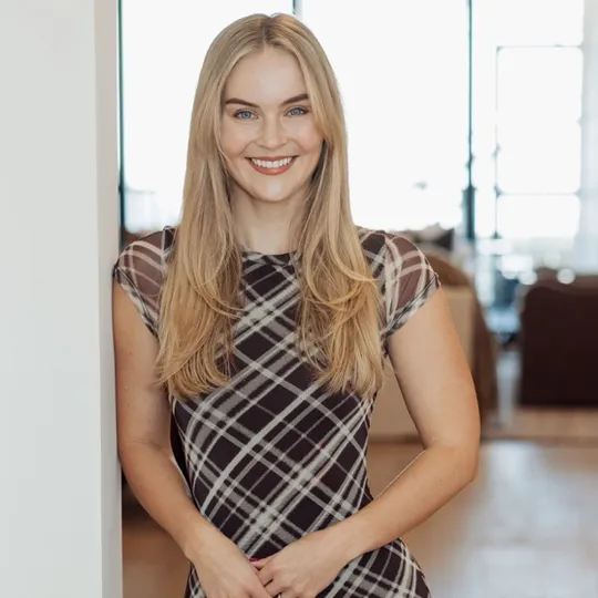 Sabrina Schulhauser, Agent in  - Compass