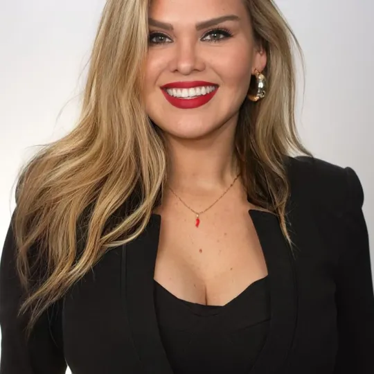 Liz Galvez, Agent in  - Compass