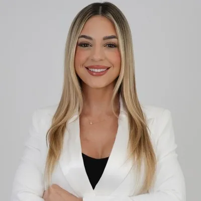 Ashley Fernandez, Agent in  - Compass
