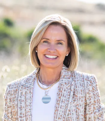 Emma Hopkins, Agent in  - Compass