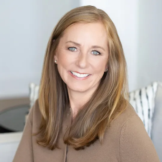 Tara Engebretson, Agent in  - Compass