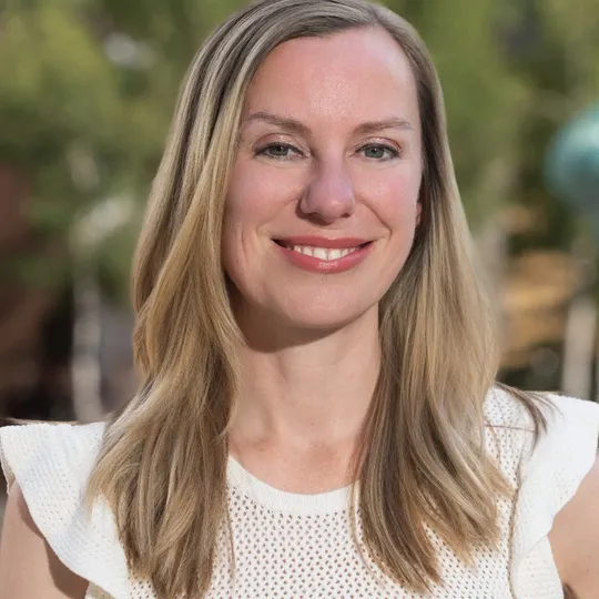 Jen Sydow, Agent in  - Compass