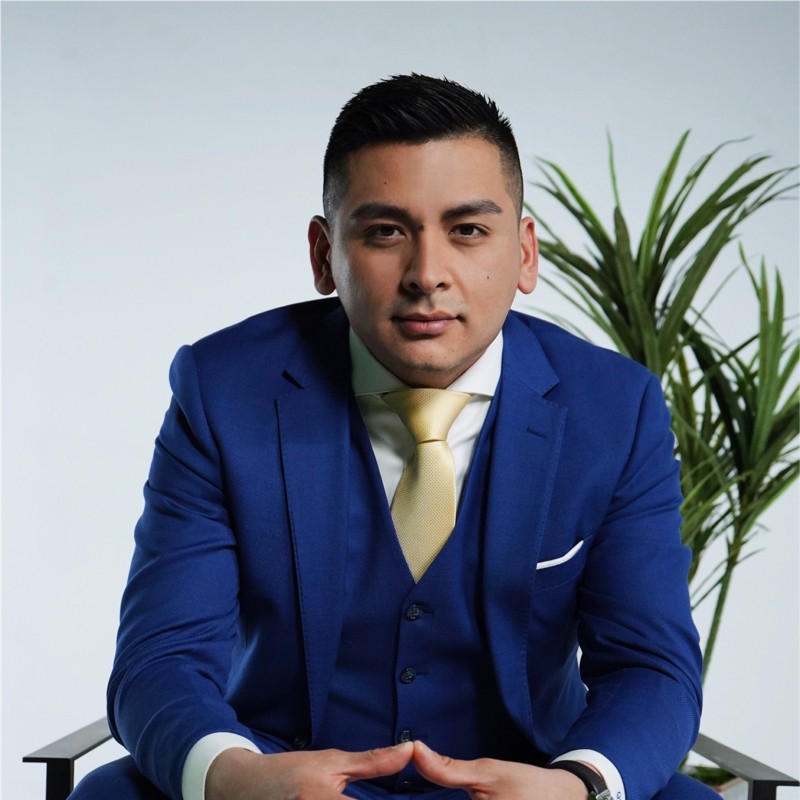 Headshot of Giovanny Flores