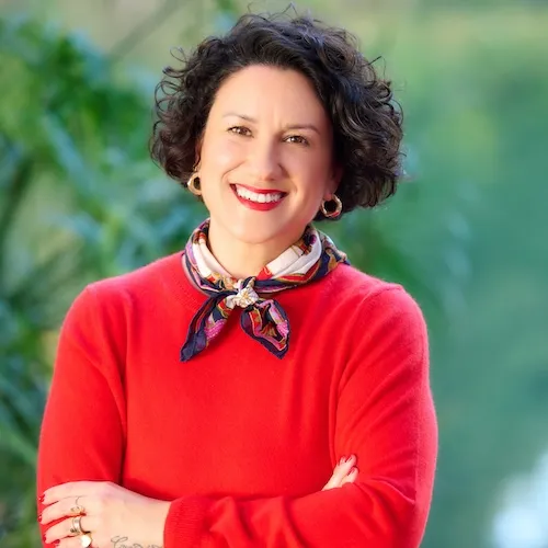 Amelia Posada, Agent in  - Compass