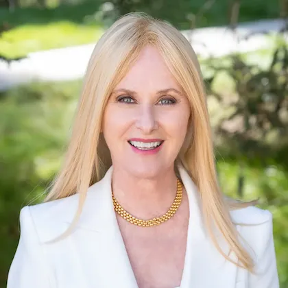 Suzanne Ceavatta, Agent in  - Compass