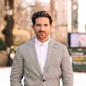 Kevin Dalton, Agent in  - Compass