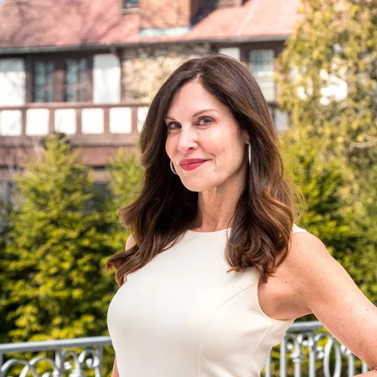 Emily Lyon, Agent in  - Compass