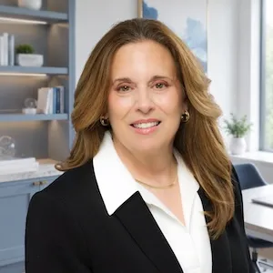 Claudia Perkins, Agent in  - Compass