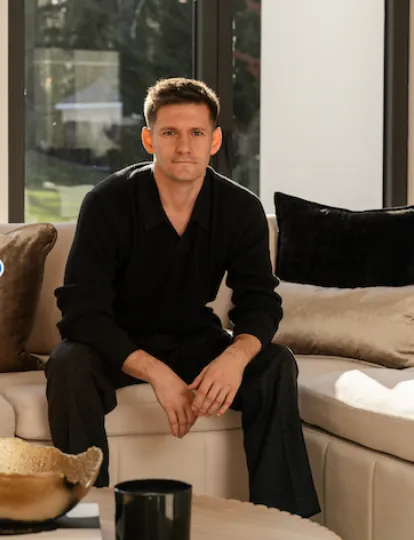 Alex Winiarski, Agent in  - Compass