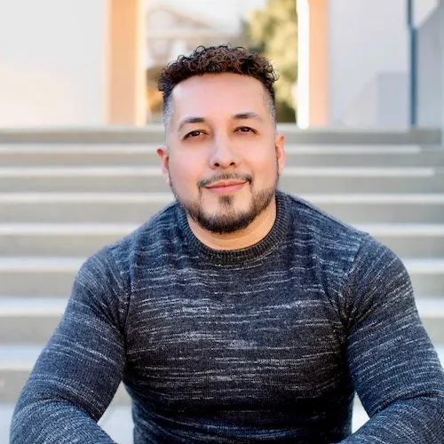 Osbaldo 'Ozzie' Luna, Agent in  - Compass