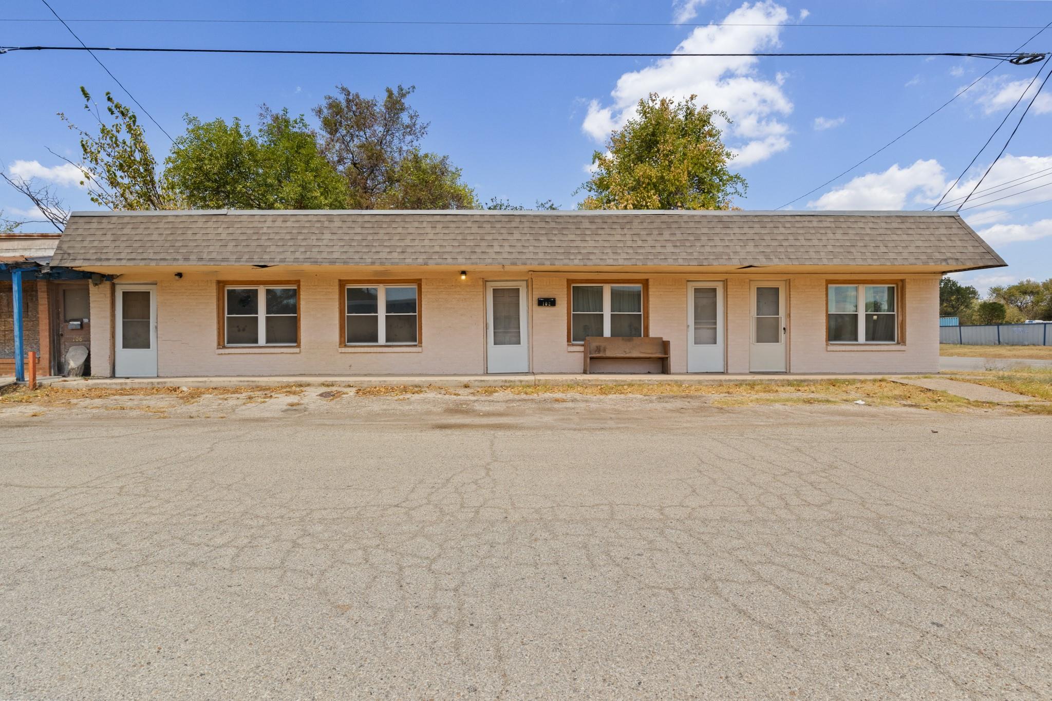 Commercial Business 102 W. Trammell Ave.