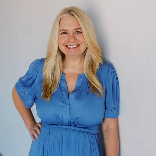 Dana Zazueta, Agent in  - Compass