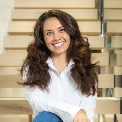 Lindsay Hoffmann, Agent in  - Compass