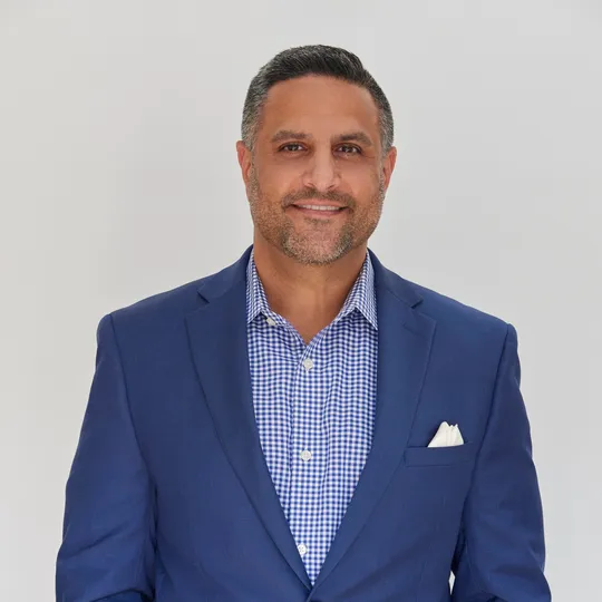 Pat Mallozzi, Agent in  - Compass