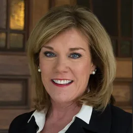 Maura McLaughlin, Agent in  - Compass