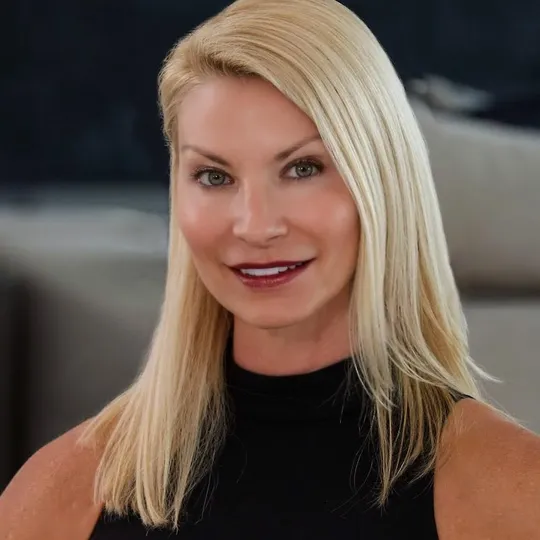 Caryn Gunn, Agent in  - Compass