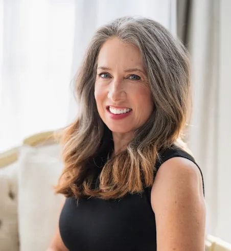 Laura Forman, Agent in  - Compass