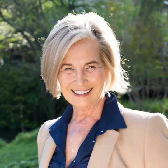 Eve Thompson, Agent in  - Compass